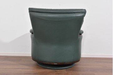 中古　美品　希少な廃番品　カリモク家具(karimoku)　本革　身体を包み込むようなボリューム感が魅力のモダンな回転式パーソナルソファ　定価約20万円相当　(R-085644)