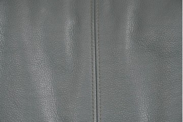 中古　美品　希少な廃番品　カリモク家具(karimoku)　本革　身体を包み込むようなボリューム感が魅力のモダンな回転式パーソナルソファ　定価約20万円相当　(R-085644)