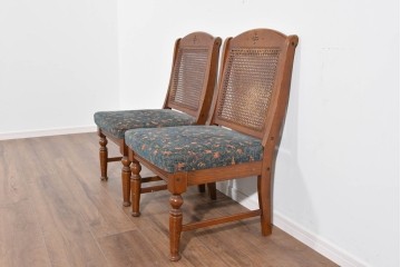 中古　三越家具(現カントリーハウス)　Brugge(ブルージュ)　籐張り背もたれとターニングレッグのサイドチェア2脚セット　(R-085646)