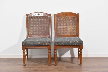 中古　三越家具(現カントリーハウス)　Brugge(ブルージュ)　籐張り背もたれとターニングレッグのサイドチェア2脚セット　(R-085646)