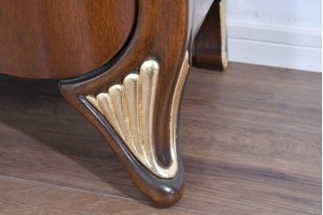 中古　イギリス　高級輸入家具　希少モデル　花をモチーフにしたガラス取っ手が可憐なベッドサイドチェスト　(R-085647)