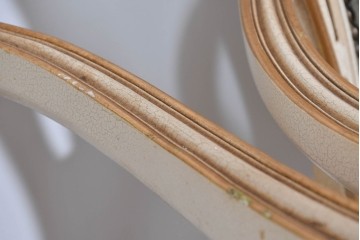 イタリアヴィンテージ　イタリア高級家具　SILIK(シリック)　華やかなロココ調装飾のダイニングチェア3脚　セット定価約124万円相当　(R-085648)