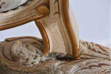 イタリアヴィンテージ　イタリア高級家具　SILIK(シリック)　華やかなロココ調装飾のダイニングチェア3脚　セット定価約124万円相当　(R-085648)