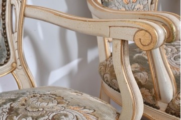 イタリアヴィンテージ　イタリア高級家具　SILIK(シリック)　華やかなロココ調装飾のダイニングチェア3脚　セット定価約124万円相当　(R-085648)