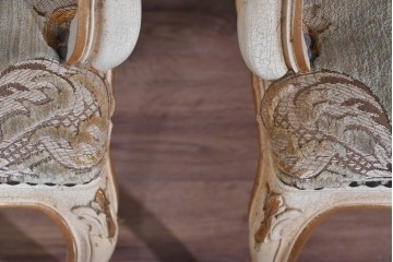 イタリアヴィンテージ　イタリア高級家具　SILIK(シリック)　華やかなロココ調装飾のダイニングチェア3脚　セット定価約124万円相当　(R-085648)