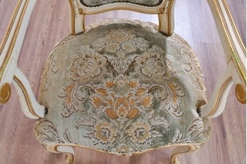 イタリアヴィンテージ　イタリア高級家具　SILIK(シリック)　華やかなロココ調装飾のダイニングチェア3脚　セット定価約124万円相当　(R-085648)