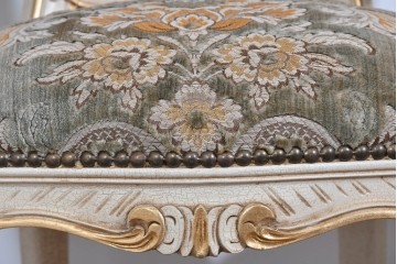 イタリアヴィンテージ　イタリア高級家具　SILIK(シリック)　華やかなロココ調装飾のダイニングチェア3脚　セット定価約124万円相当　(R-085648)