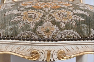 イタリアヴィンテージ　イタリア高級家具　SILIK(シリック)　華やかなロココ調装飾のダイニングチェア3脚　セット定価約124万円相当　(R-085648)