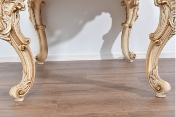 中古　イタリア高級家具　SILIK(シリック)　希少な小振りサイズのダイニングテーブル　定価約140万円相当　(R-085649)