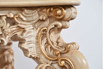 中古　イタリア高級家具　SILIK(シリック)　希少な小振りサイズのダイニングテーブル　定価約140万円相当　(R-085649)