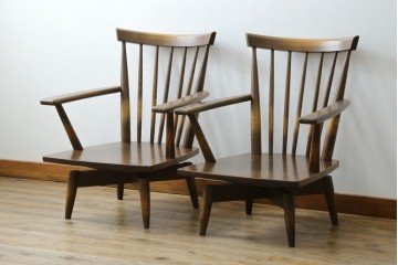 中古　美品　ナガノインテリア　タモ材　ゆったりとした座面フォルムが心地よい回転式ダイニングチェア2脚セット　(R-085651)