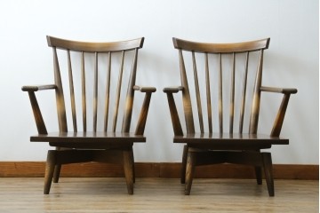 中古　美品　ナガノインテリア　タモ材　ゆったりとした座面フォルムが心地よい回転式ダイニングチェア2脚セット　(R-085651)