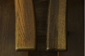 中古　美品　ナガノインテリア　タモ材　ゆったりとした座面フォルムが心地よい回転式ダイニングチェア2脚セット　(R-085651)