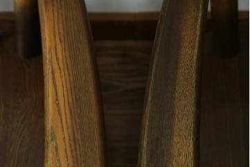 中古　美品　ナガノインテリア　タモ材　ゆったりとした座面フォルムが心地よい回転式ダイニングチェア2脚セット　(R-085651)