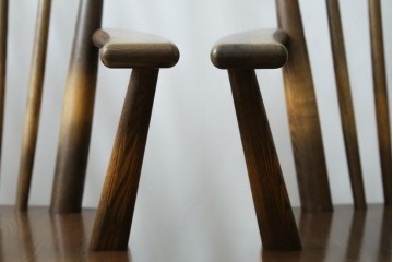 中古　美品　ナガノインテリア　タモ材　ゆったりとした座面フォルムが心地よい回転式ダイニングチェア2脚セット　(R-085651)