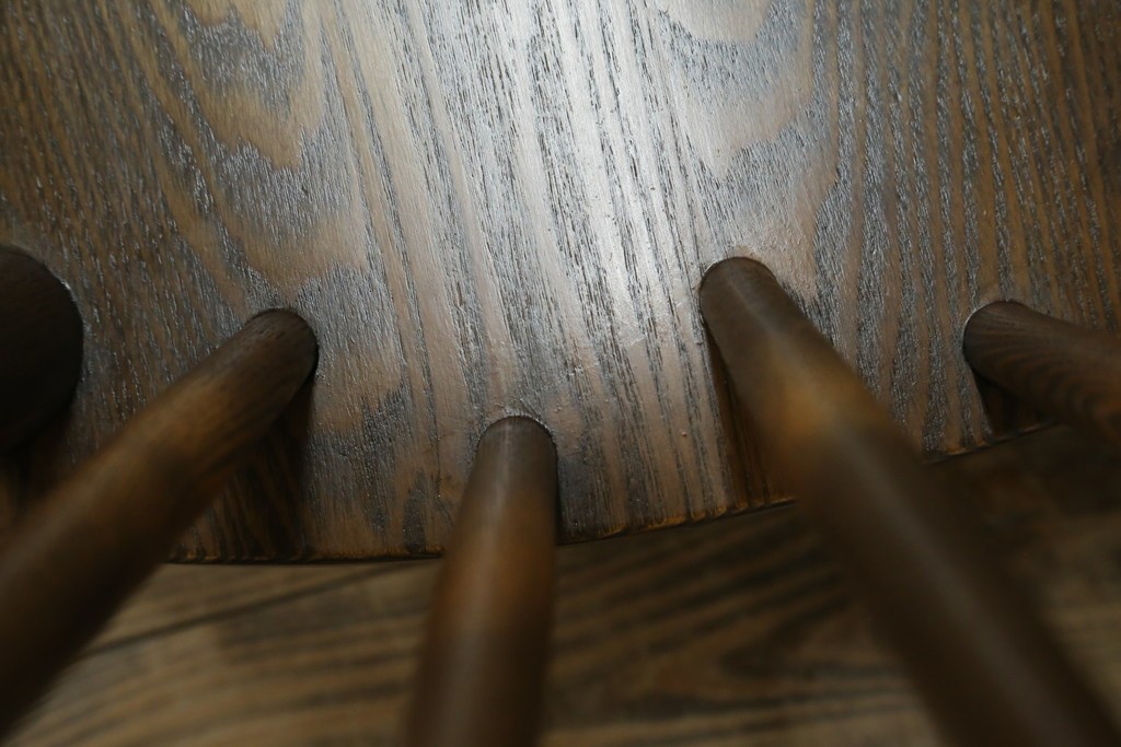 中古　美品　ナガノインテリア　タモ材　ゆったりとした座面フォルムが心地よい回転式ダイニングチェア2脚セット　(R-085651)