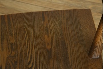 中古　美品　ナガノインテリア　タモ材　ゆったりとした座面フォルムが心地よい回転式ダイニングチェア2脚セット　(R-085651)