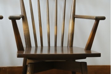 中古　美品　ナガノインテリア　タモ材　ゆったりとした座面フォルムが心地よい回転式ダイニングチェア2脚セット　(R-085651)