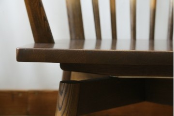 中古　美品　ナガノインテリア　タモ材　ゆったりとした座面フォルムが心地よい回転式ダイニングチェア2脚セット　(R-085651)