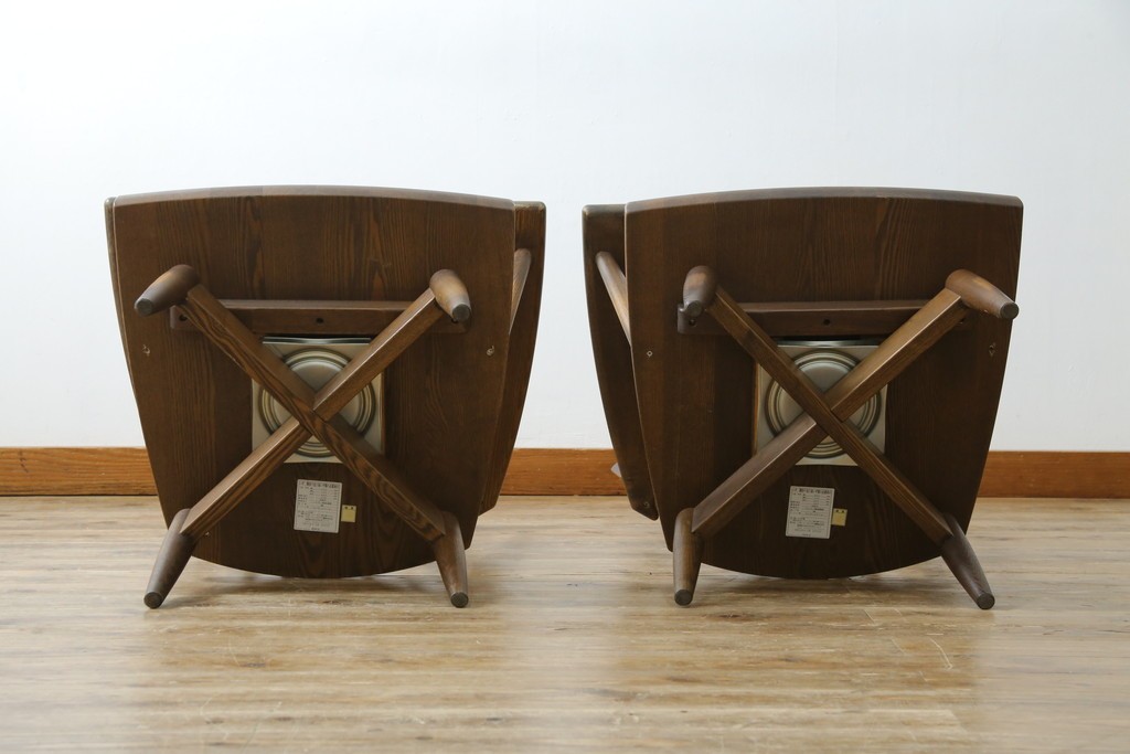 中古　美品　ナガノインテリア　タモ材　ゆったりとした座面フォルムが心地よい回転式ダイニングチェア2脚セット　(R-085651)