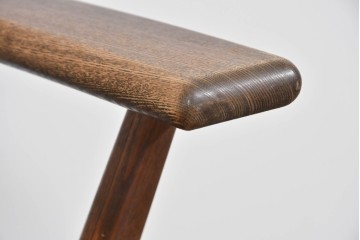 中古　美品　ナガノインテリア　タモ材　ゆったりとした座面フォルムが心地よい回転式ダイニングチェア2脚セット　(R-085651)