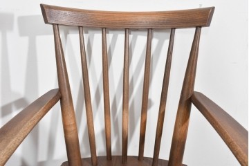 中古　美品　ナガノインテリア　タモ材　ゆったりとした座面フォルムが心地よい回転式ダイニングチェア2脚セット　(R-085651)