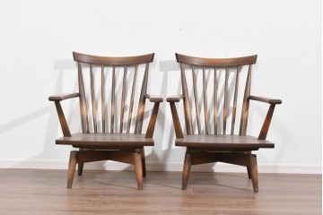 中古　美品　ナガノインテリア　タモ材　ゆったりとした座面フォルムが心地よい回転式ダイニングチェア2脚セット　(R-085651)