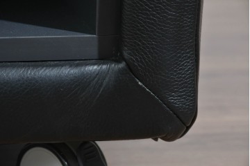 中古　美品　BoConcept(ボーコンセプト)　Hampton(ハンプトン)　プーフ ホイール　左右収納付きのオットマン　定価約43万円相当　(R-085653)