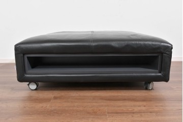 中古　美品　BoConcept(ボーコンセプト)　Hampton(ハンプトン)　プーフ ホイール　左右収納付きのオットマン　定価約43万円相当　(R-085653)