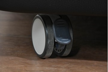 中古　美品　BoConcept(ボーコンセプト)　Hampton(ハンプトン)　プーフ ホイール　左右収納付きのオットマン　定価約43万円相当　(R-085653)