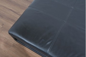 中古　美品　BoConcept(ボーコンセプト)　Hampton(ハンプトン)　プーフ ホイール　左右収納付きのオットマン　定価約43万円相当　(R-085653)