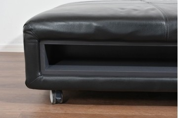 中古　美品　BoConcept(ボーコンセプト)　Hampton(ハンプトン)　プーフ ホイール　左右収納付きのオットマン　定価約43万円相当　(R-085653)