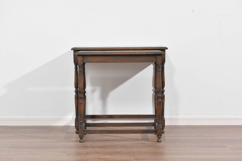 和製アンティーク　挽物脚がクラシカルなネストテーブル　(R-085656)