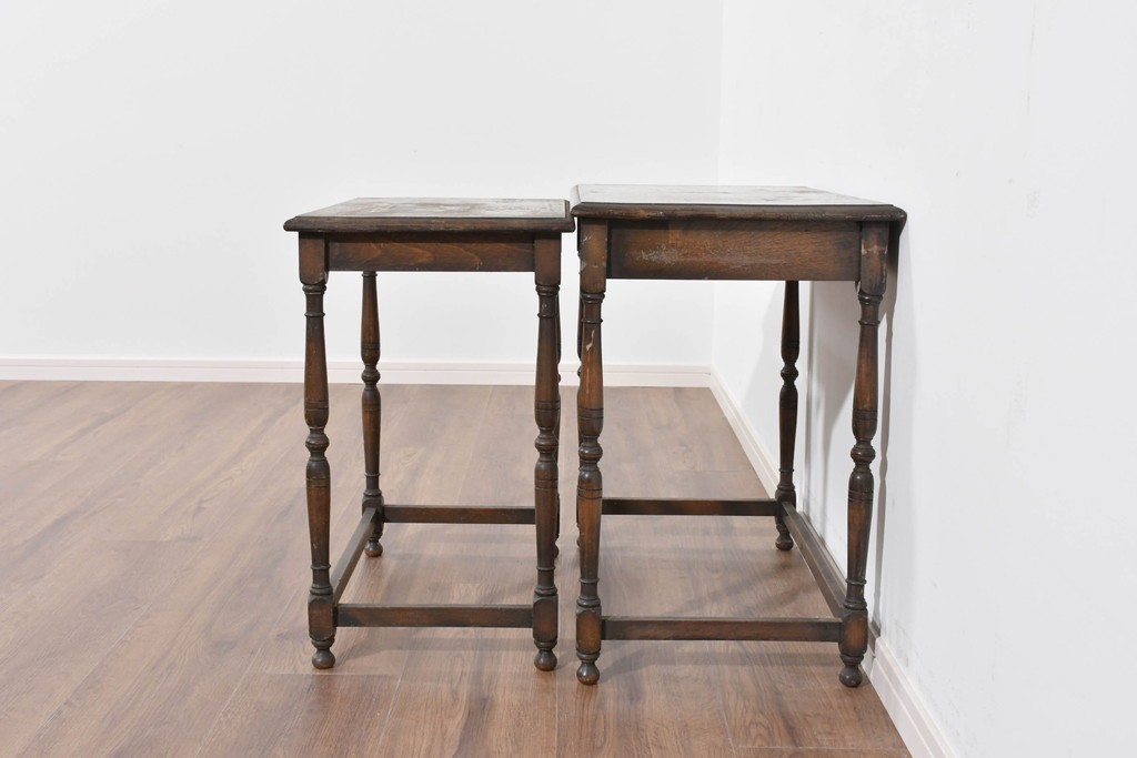 和製アンティーク　挽物脚がクラシカルなネストテーブル　(R-085656)