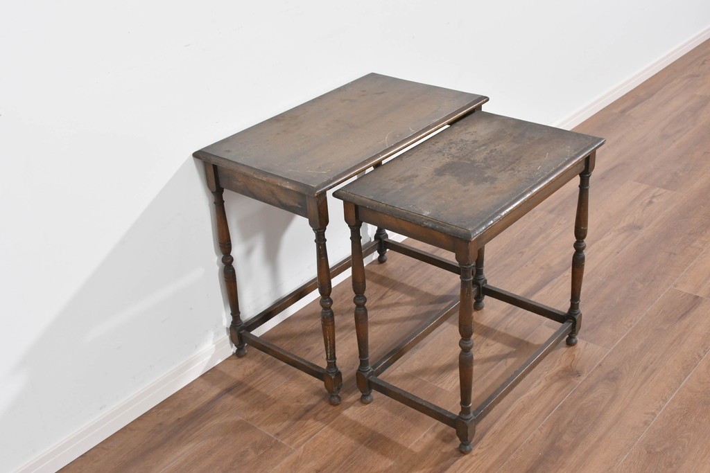 和製アンティーク　挽物脚がクラシカルなネストテーブル　(R-085656)