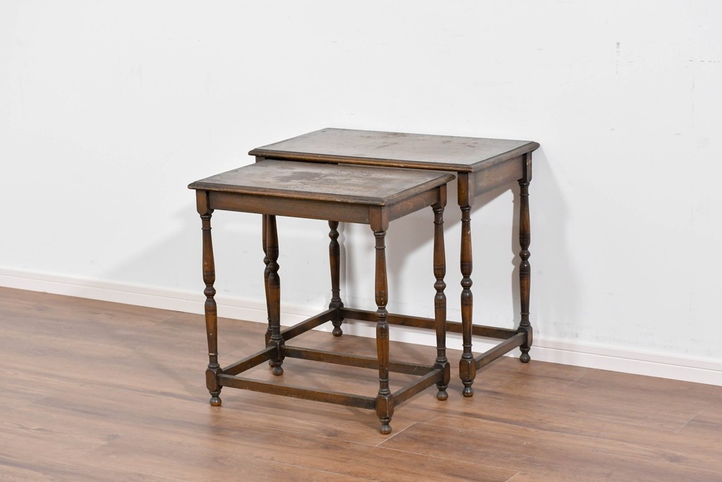 和製アンティーク　挽物脚がクラシカルなネストテーブル　(R-085656)