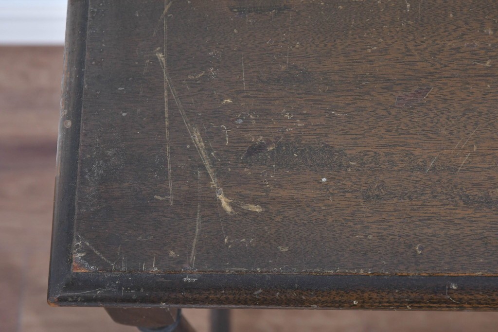 和製アンティーク　挽物脚がクラシカルなネストテーブル　(R-085656)