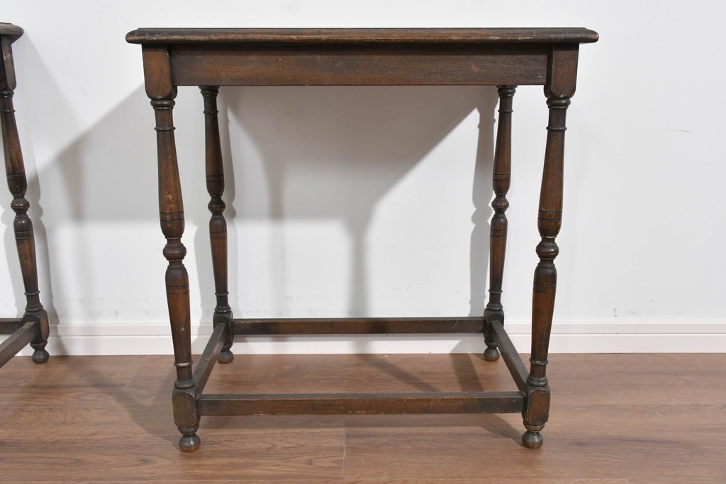 和製アンティーク　挽物脚がクラシカルなネストテーブル　(R-085656)