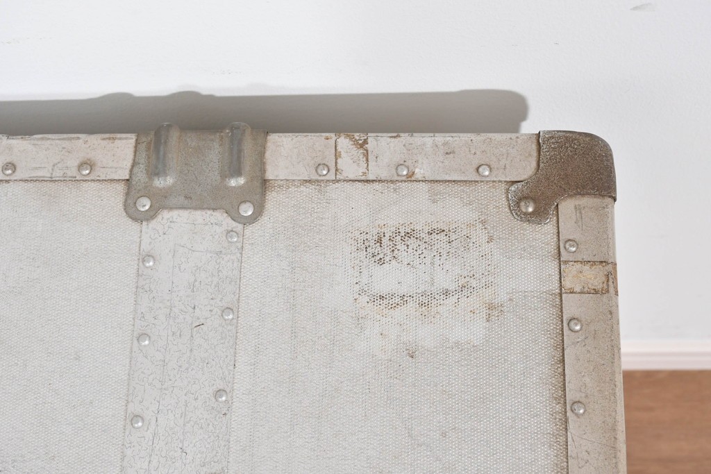 和製ヴィンテージ　昭和中期～後期　無骨な金具使いが魅力の船トランク　(R-085657)