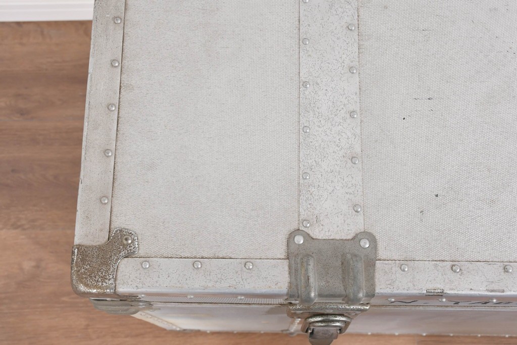 和製ヴィンテージ　昭和中期～後期　無骨な金具使いが魅力の船トランク　(R-085657)