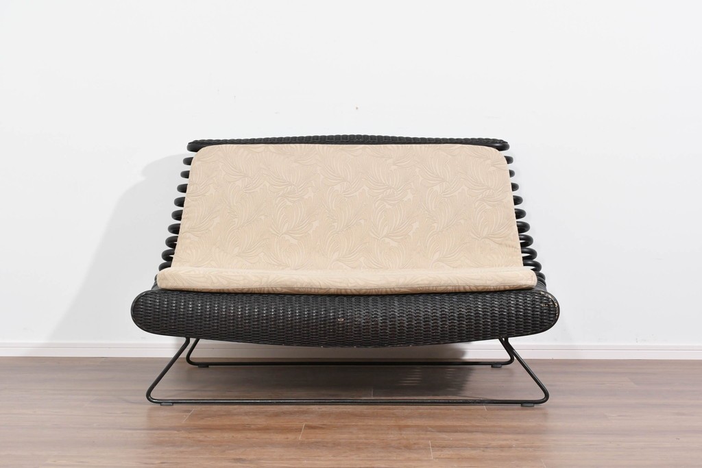 ヴィンテージ家具　籐(ラタン)　軽やかな曲線構造が魅力の2人掛けソファ　(R-085658)