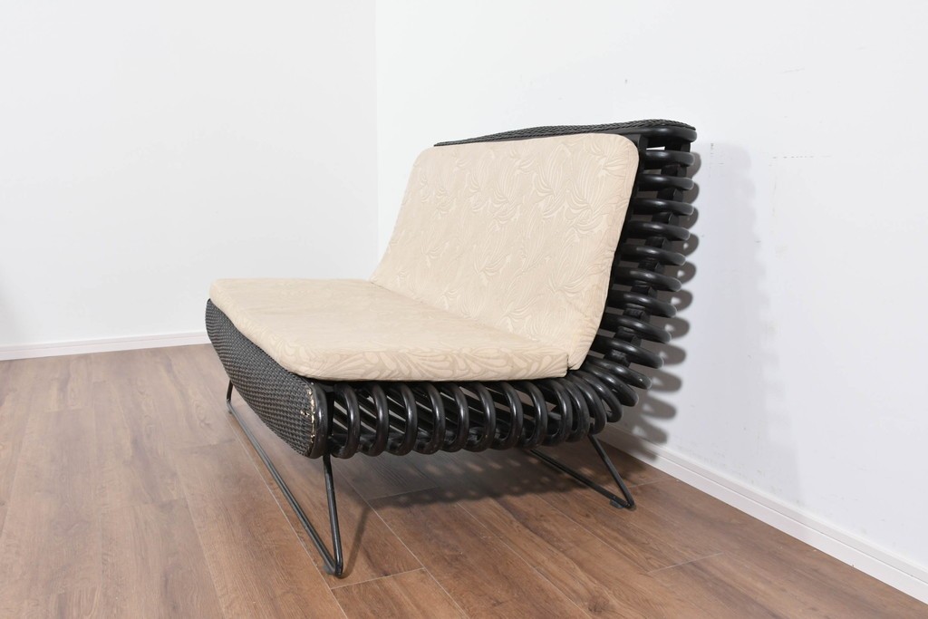 ヴィンテージ家具　籐(ラタン)　軽やかな曲線構造が魅力の2人掛けソファ　(R-085658)