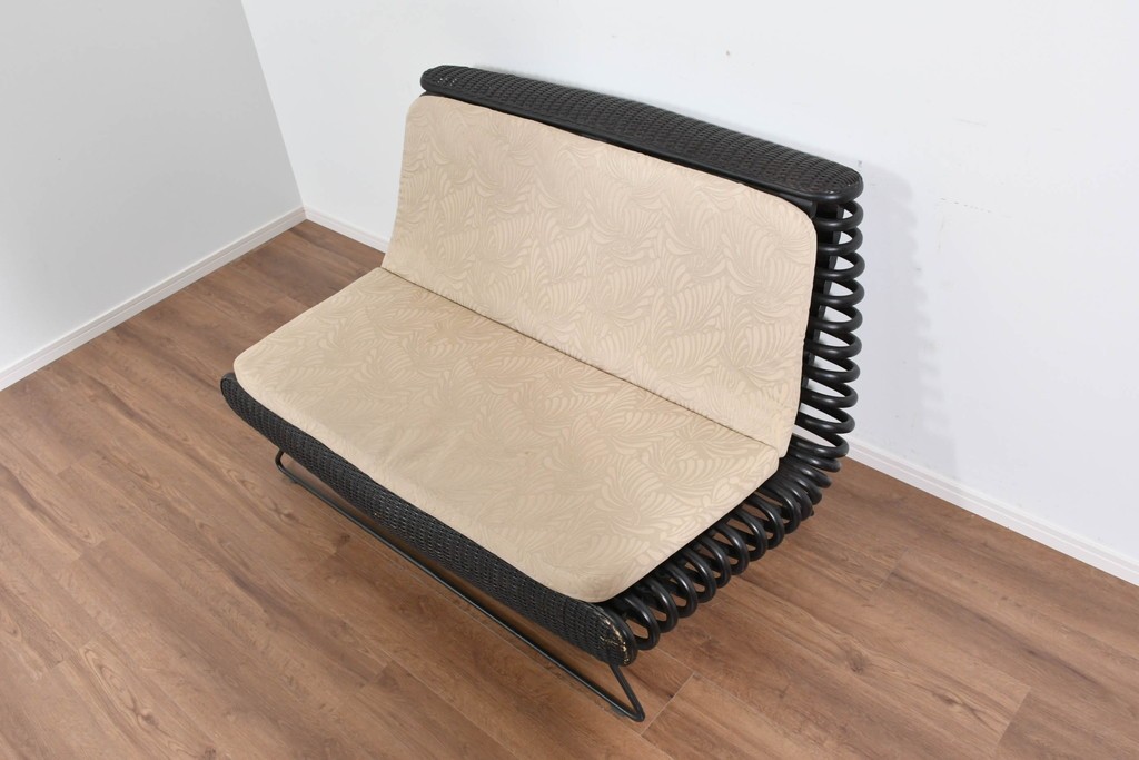 ヴィンテージ家具　籐(ラタン)　軽やかな曲線構造が魅力の2人掛けソファ　(R-085658)