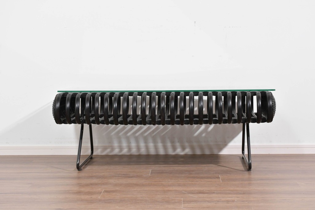 ヴィンテージ家具　籐(ラタン)　立体的な曲線フレームが特徴のガラス天板付きセンターテーブル　(R-085659)