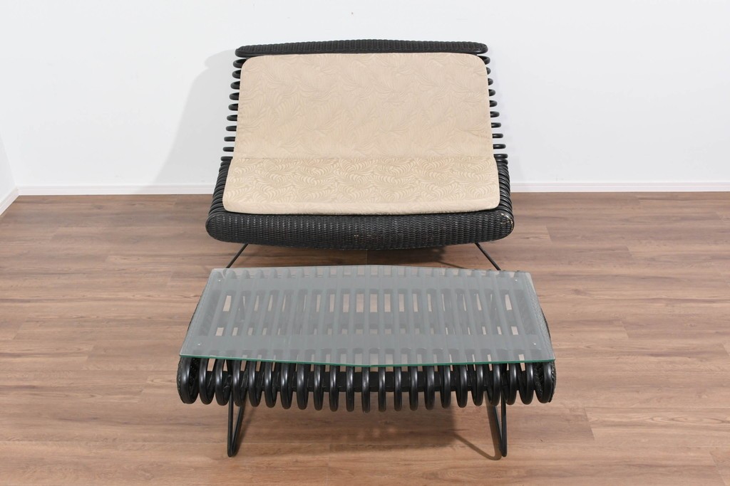 ヴィンテージ家具　籐(ラタン)　立体的な曲線フレームが特徴のガラス天板付きセンターテーブル　(R-085659)