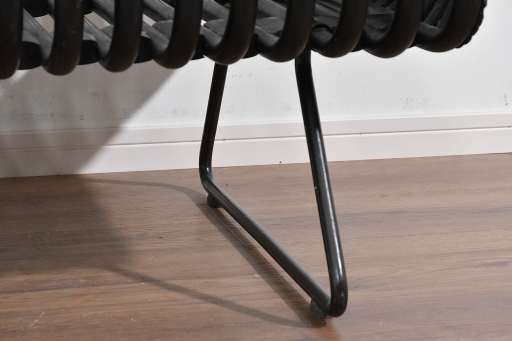 ヴィンテージ家具　籐(ラタン)　立体的な曲線フレームが特徴のガラス天板付きセンターテーブル　(R-085659)