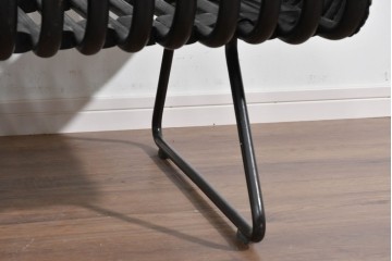 ヴィンテージ家具　籐(ラタン)　立体的な曲線フレームが特徴のガラス天板付きセンターテーブル　(R-085659)