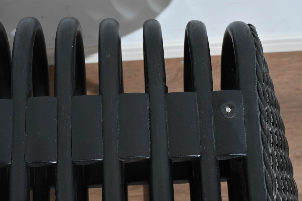 ヴィンテージ家具　籐(ラタン)　立体的な曲線フレームが特徴のガラス天板付きセンターテーブル　(R-085659)