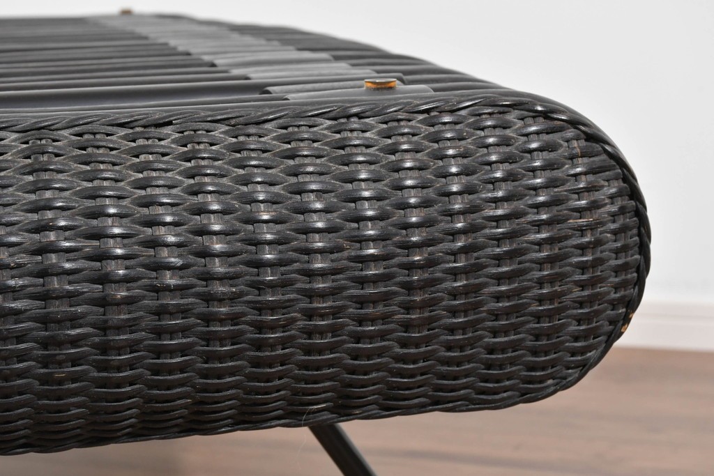 ヴィンテージ家具　籐(ラタン)　立体的な曲線フレームが特徴のガラス天板付きセンターテーブル　(R-085659)