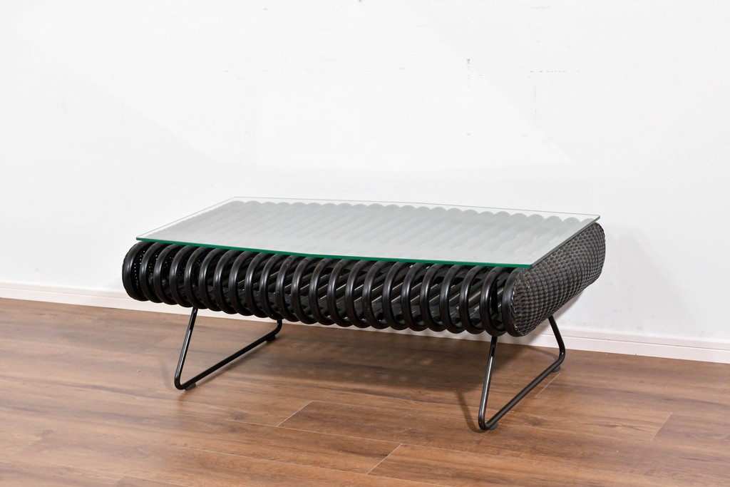 ヴィンテージ家具　籐(ラタン)　立体的な曲線フレームが特徴のガラス天板付きセンターテーブル　(R-085659)